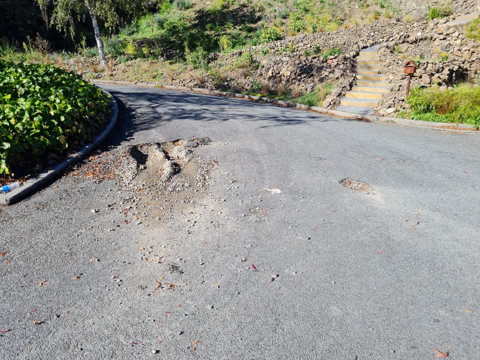 The photograph attached to this roading/streets report