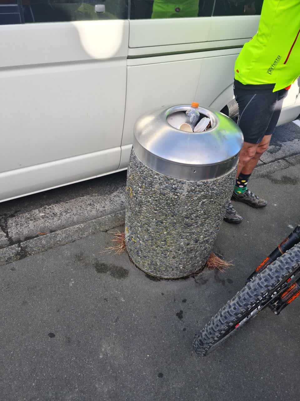 The photograph attached to this rubbish/recycling report