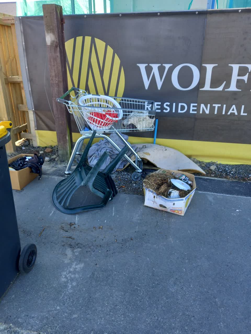 The photograph attached to this rubbish/recycling report