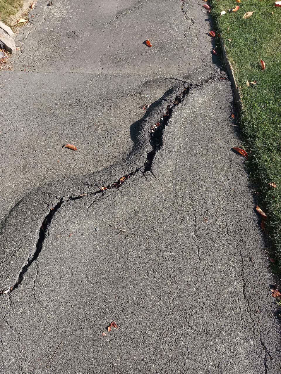 The photograph attached to this roading/streets report