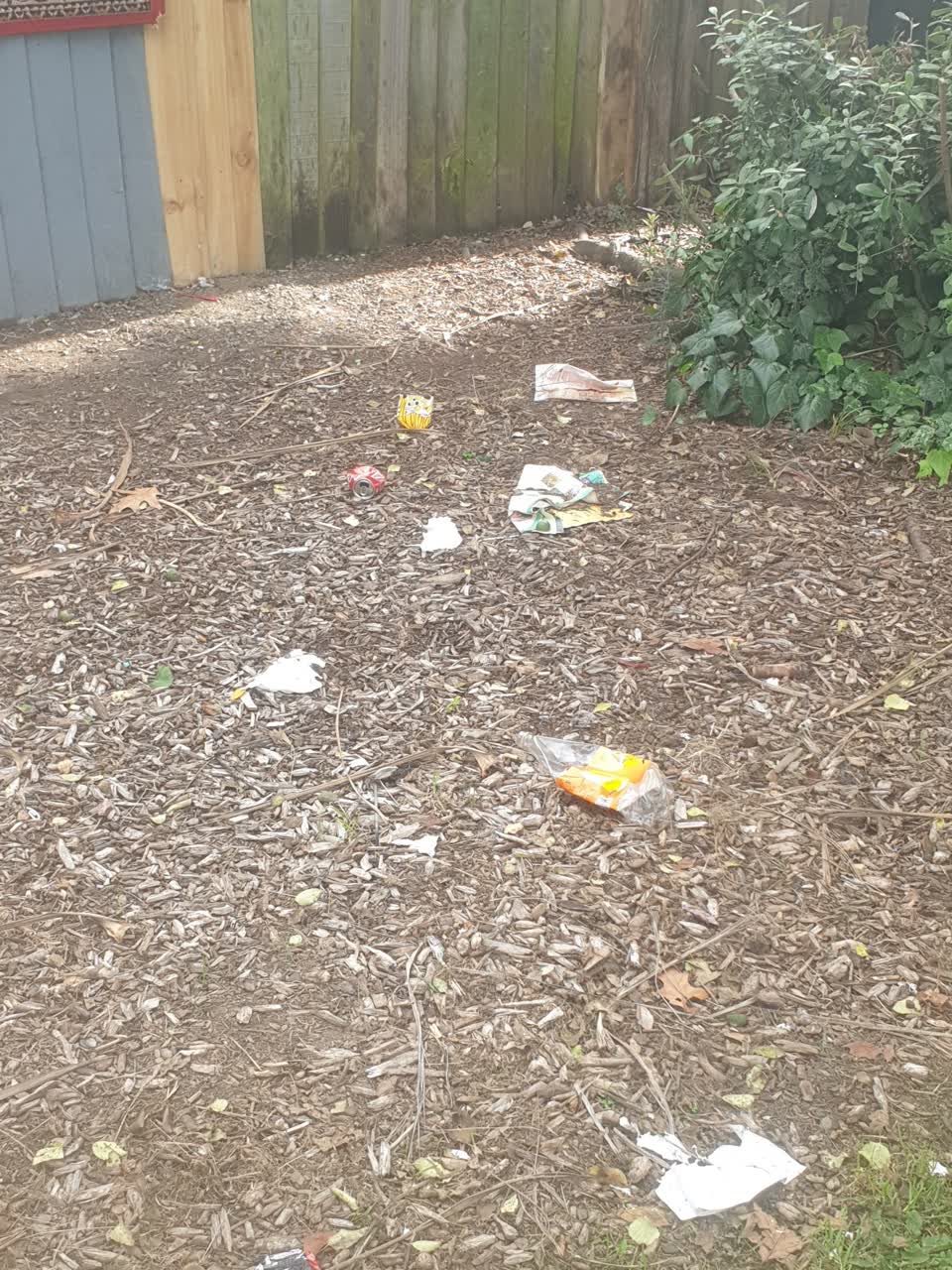 The photograph attached to this rubbish/recycling report