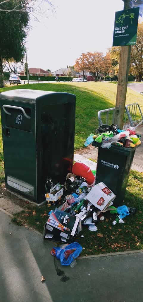 Rubbish/Recycling, a report photo