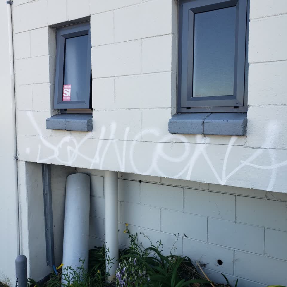 The photograph attached to this graffiti report