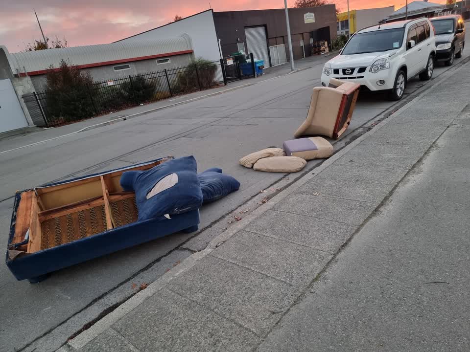 The photograph attached to this rubbish/recycling report