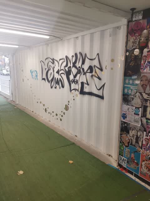 Graffiti, a report photo