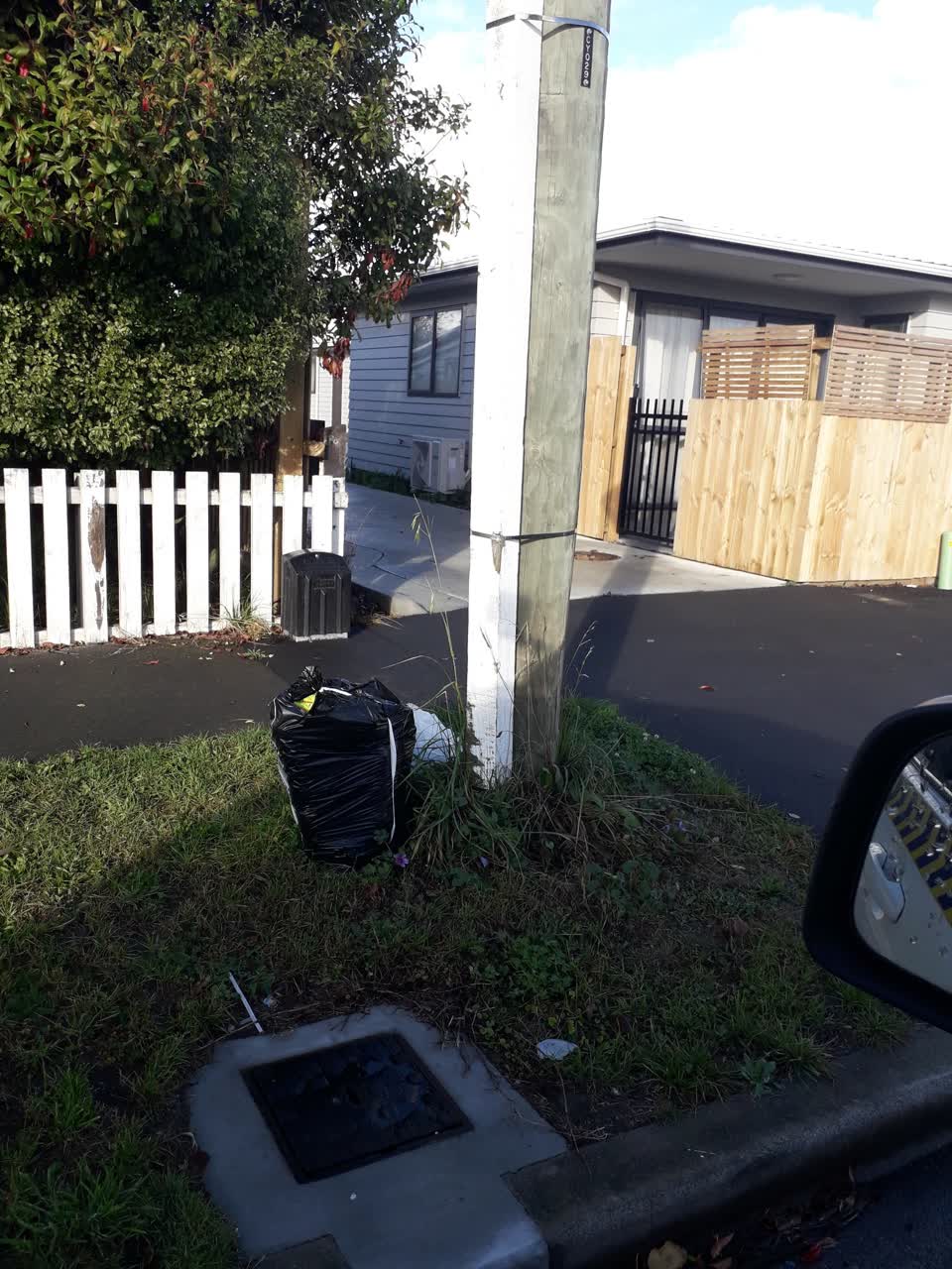 The photograph attached to this rubbish/recycling report