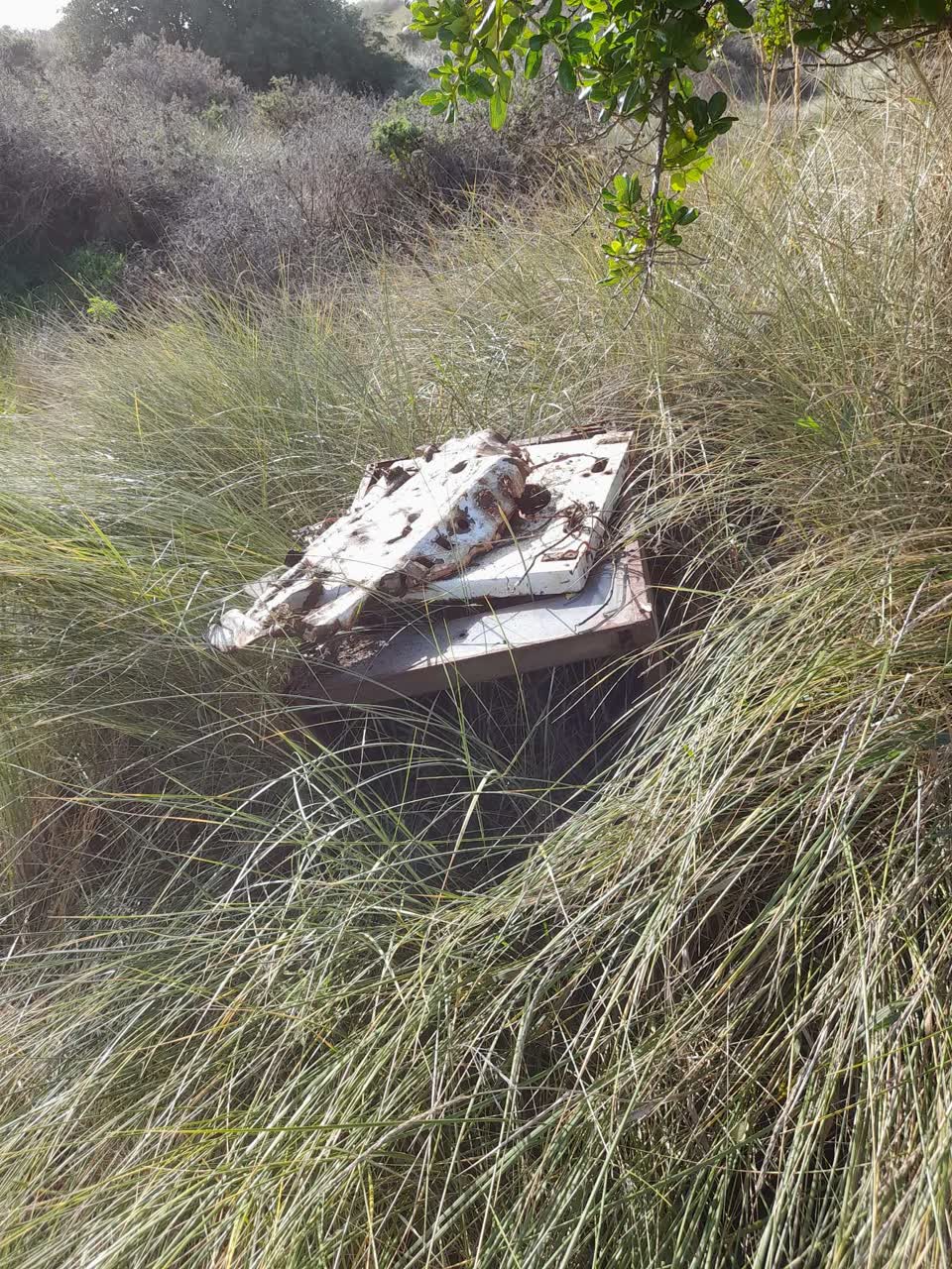 The photograph attached to this rubbish/recycling report