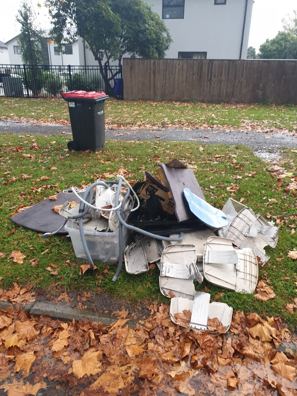 The photograph attached to this rubbish/recycling report
