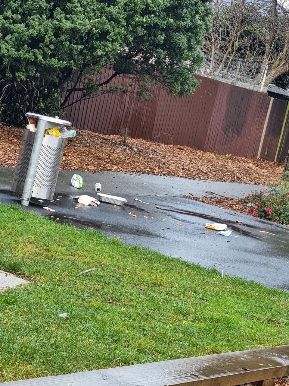 The photograph attached to this rubbish/recycling report