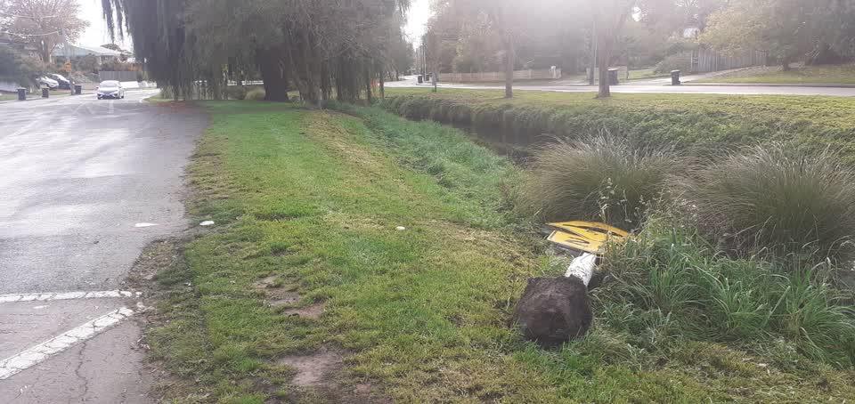 The photograph attached to this roading/streets report