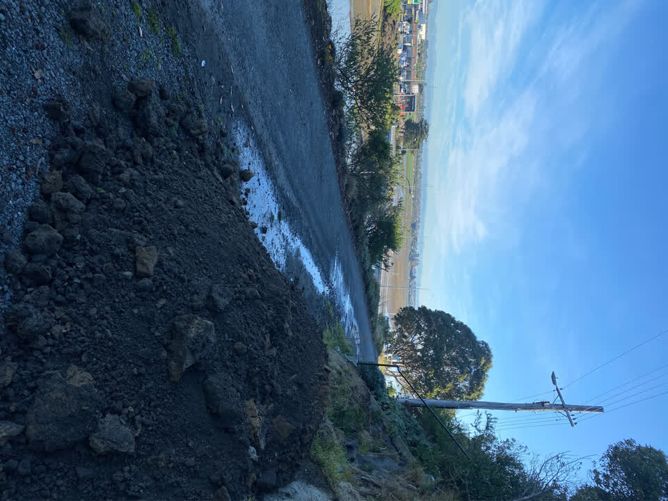 The photograph attached to this roading/streets report
