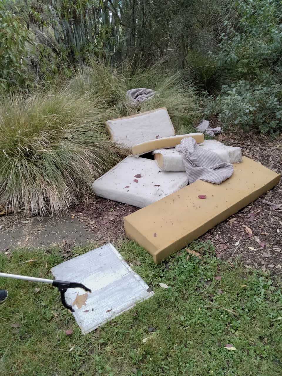 The photograph attached to this rubbish/recycling report