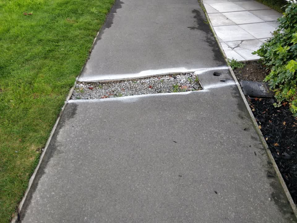The photograph attached to this roading/streets report