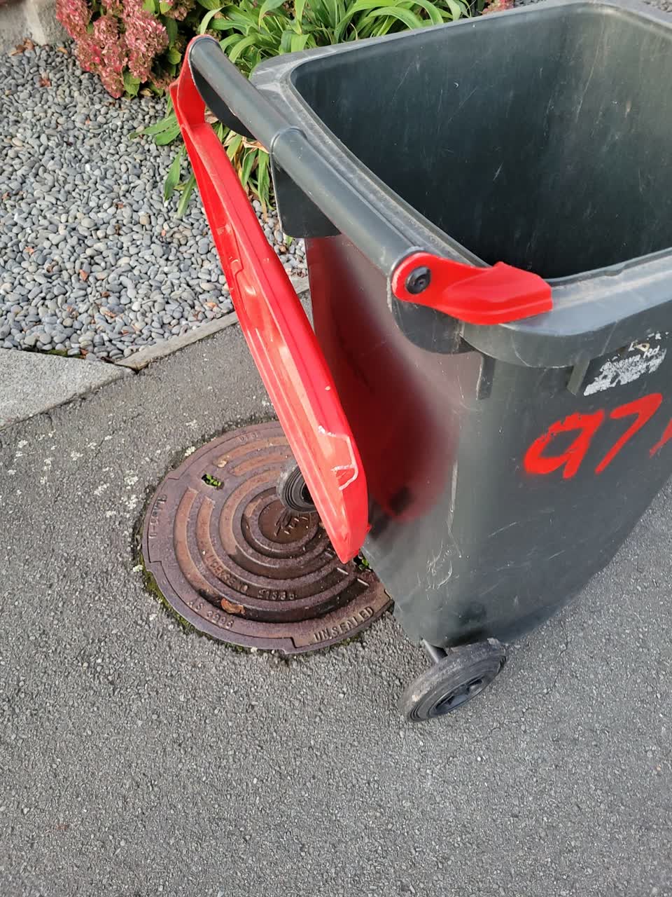 The photograph attached to this rubbish/recycling report