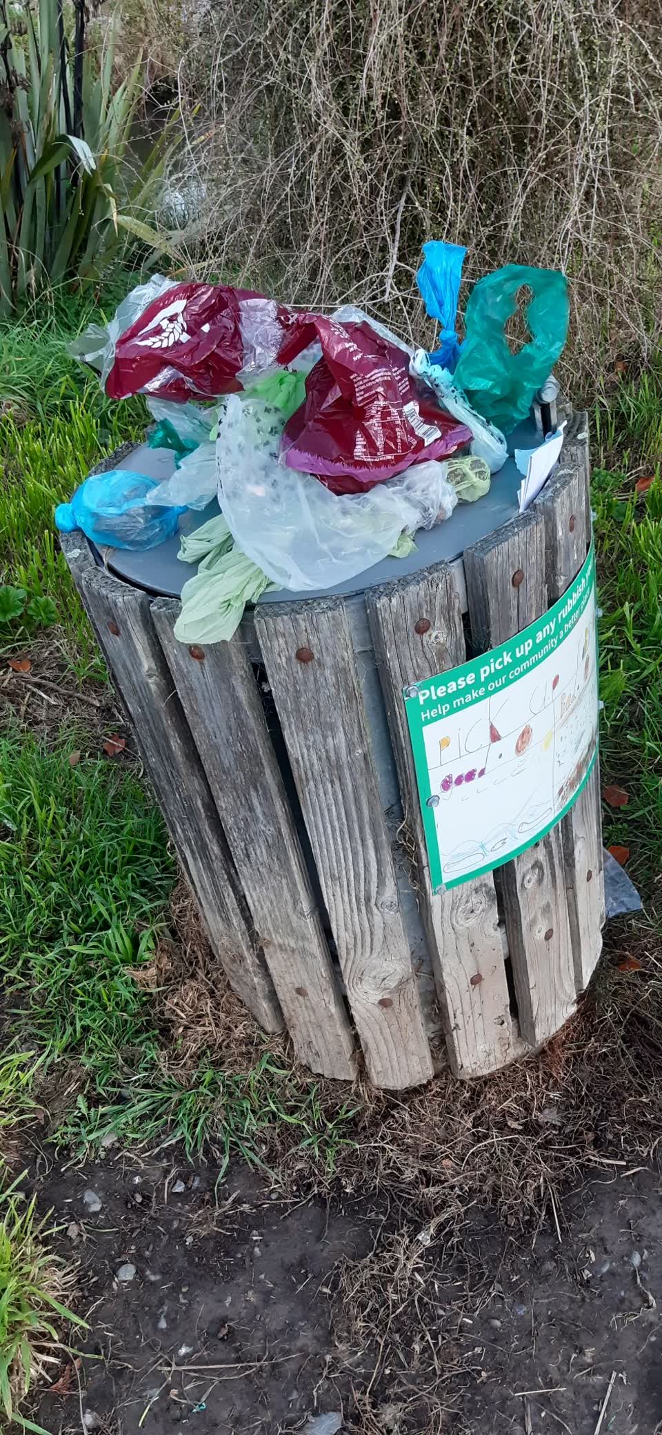 The photograph attached to this rubbish/recycling report