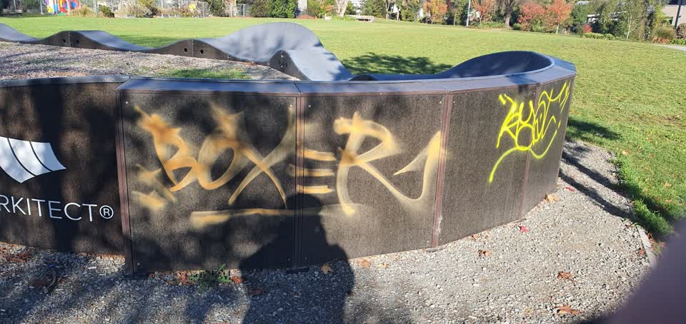 The photograph attached to this graffiti report