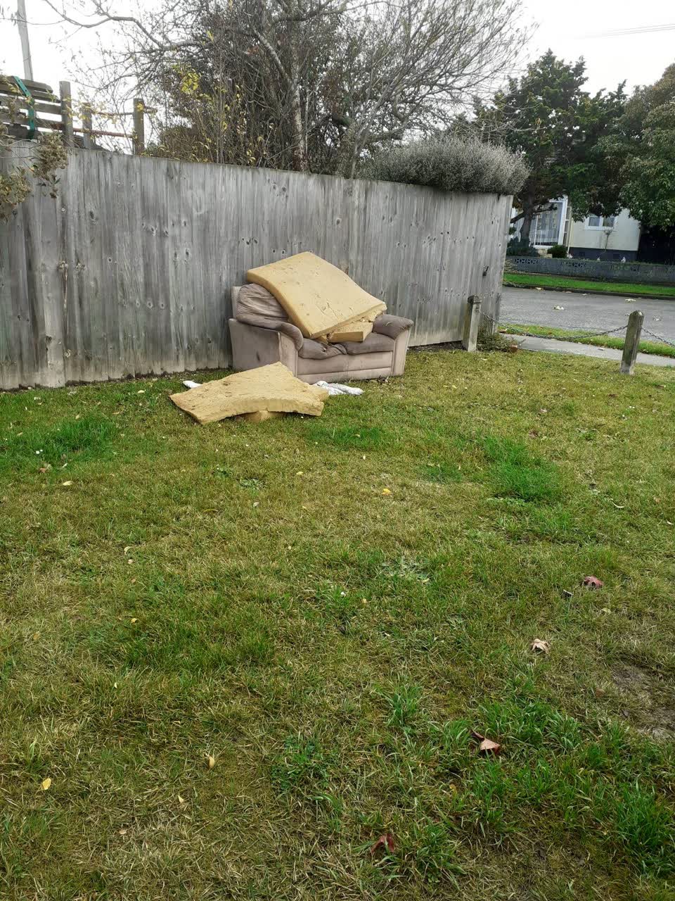 The photograph attached to this rubbish/recycling report