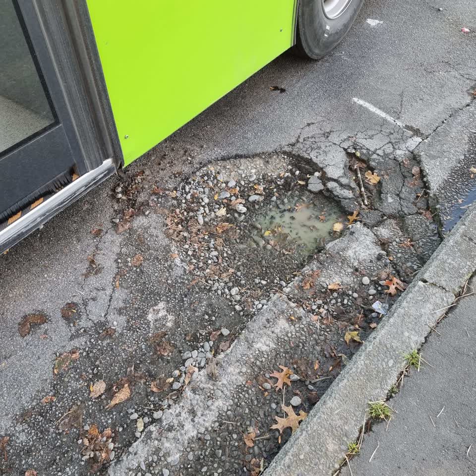The photograph attached to this roading/streets report