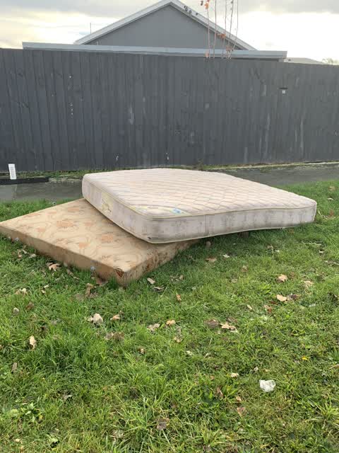 Rubbish/Recycling, a report photo