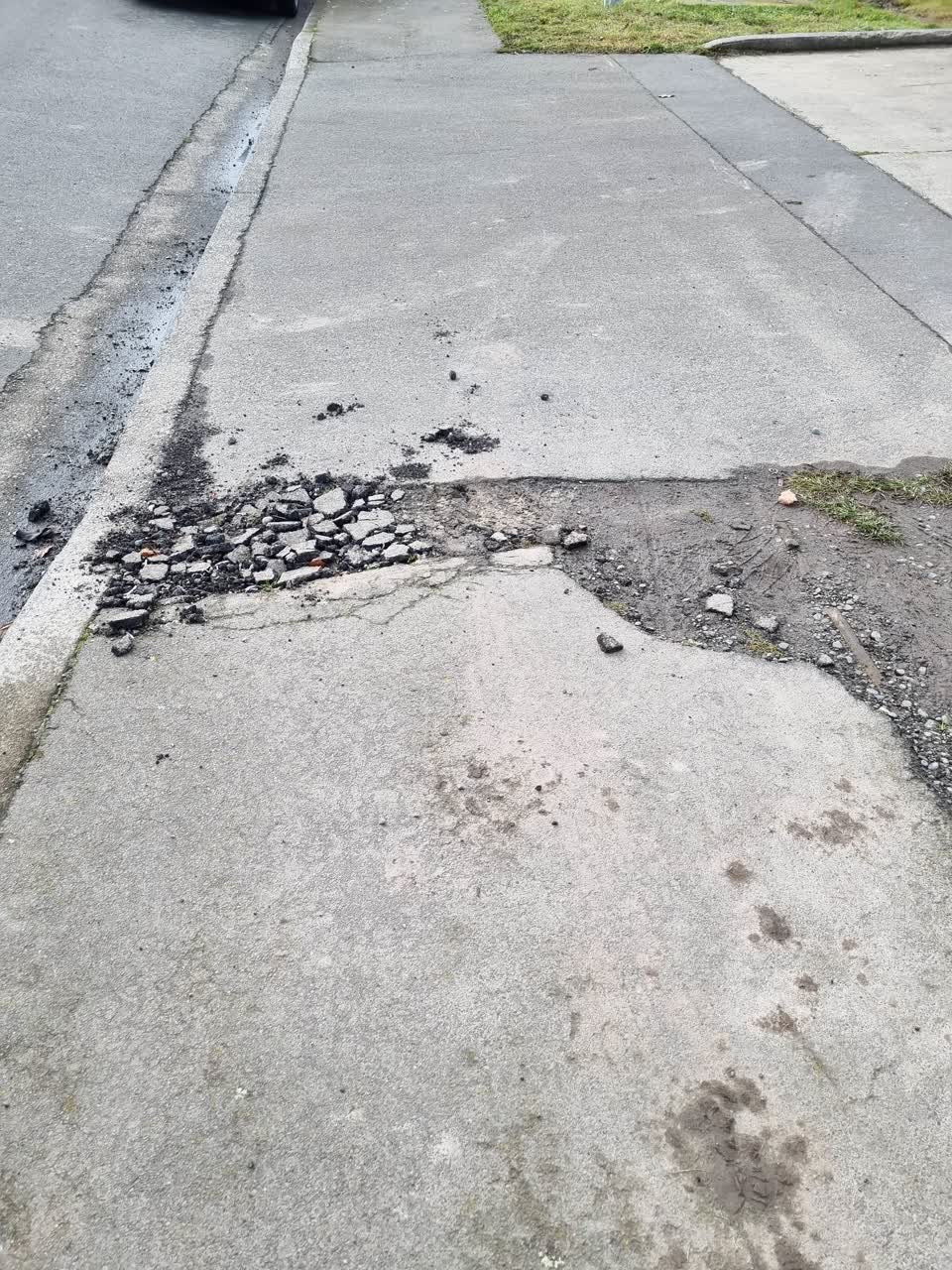 The photograph attached to this roading/streets report