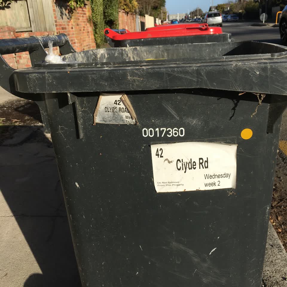 The photograph attached to this rubbish/recycling report