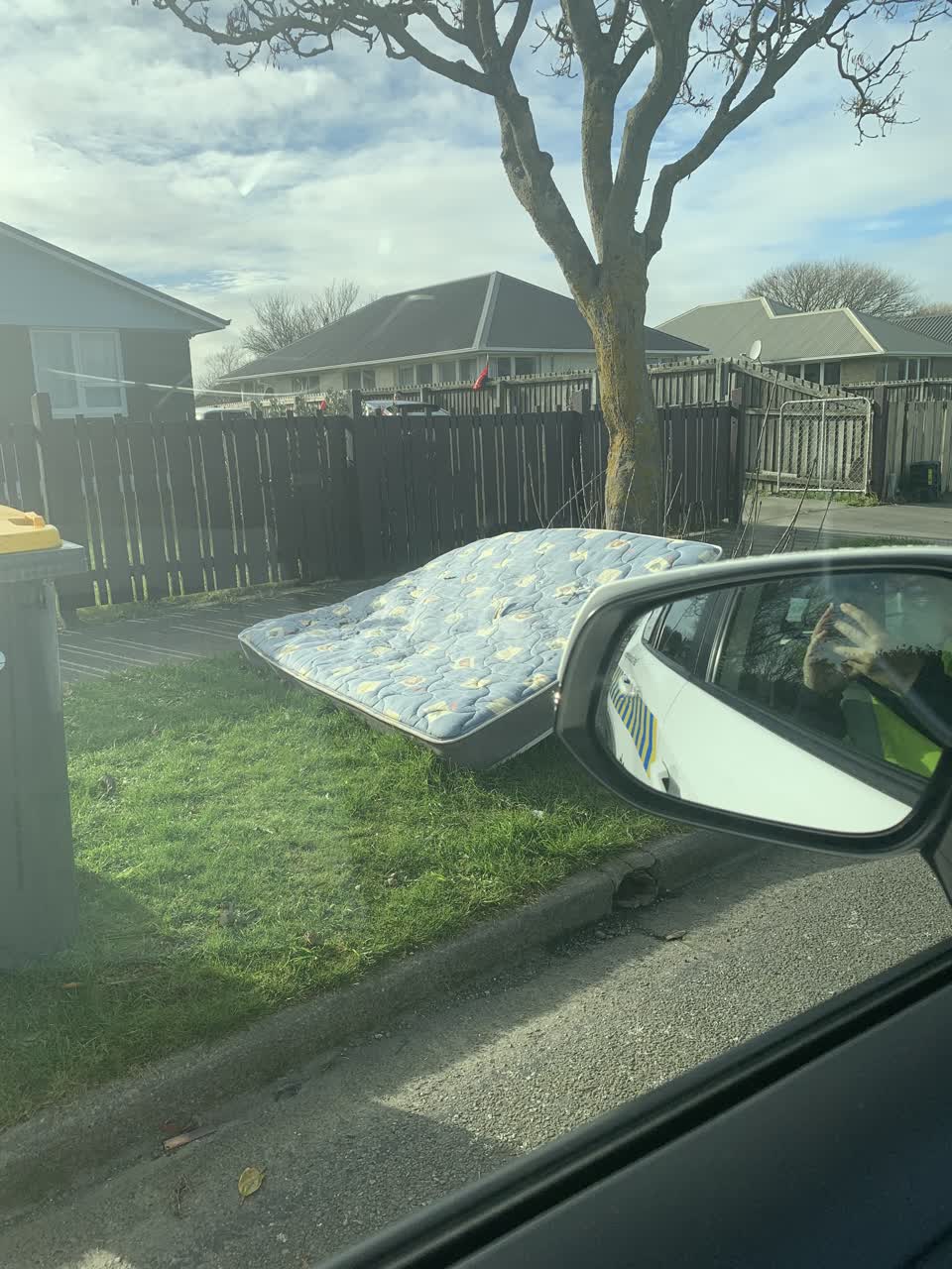 The photograph attached to this dumped rubbish report