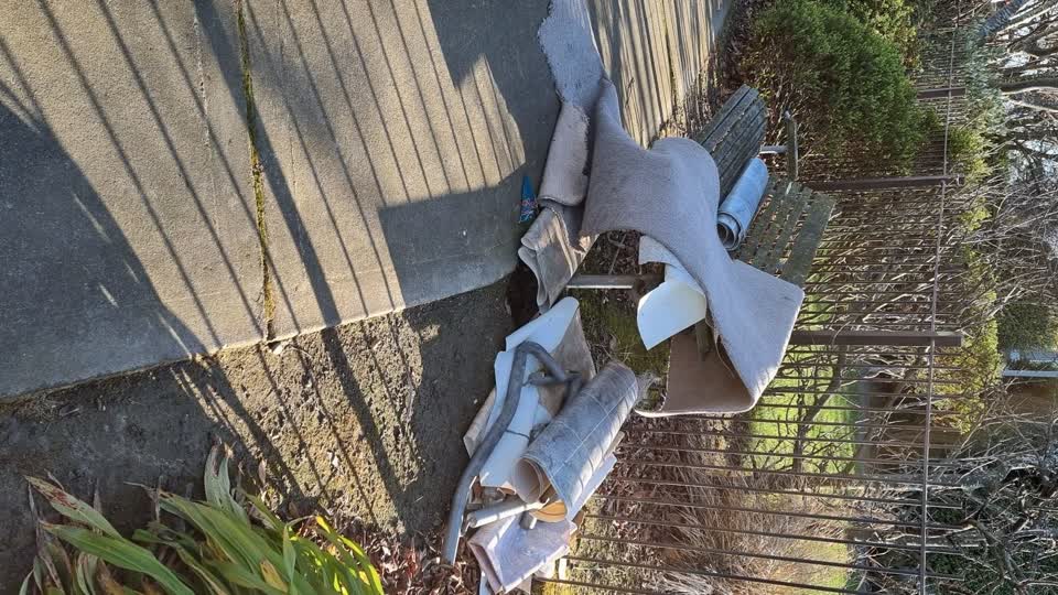 The photograph attached to this dumped rubbish report