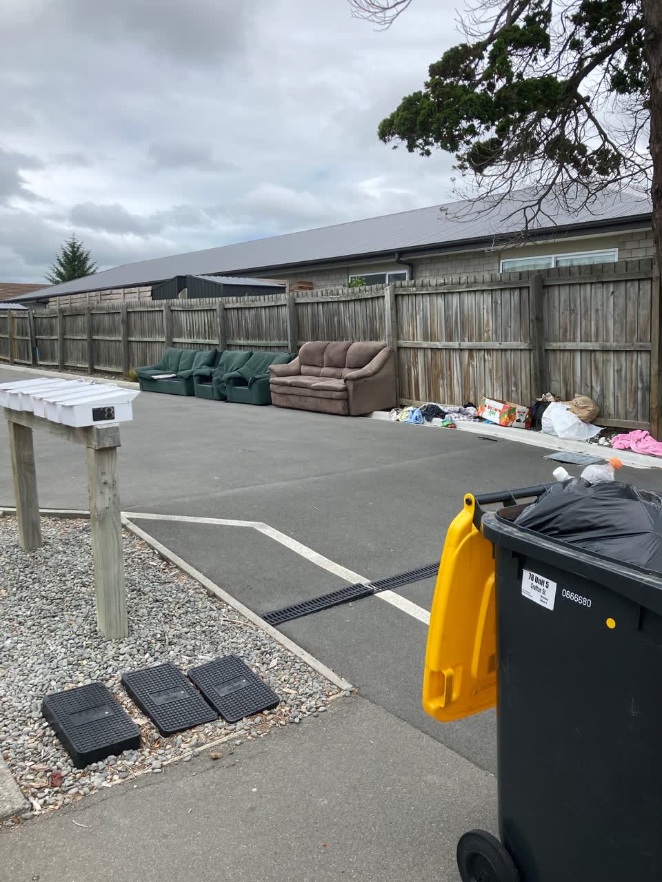 The photograph attached to this rubbish/recycling report
