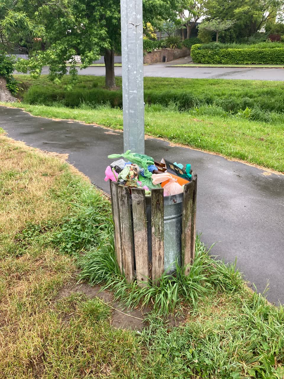 The photograph attached to this rubbish/recycling report
