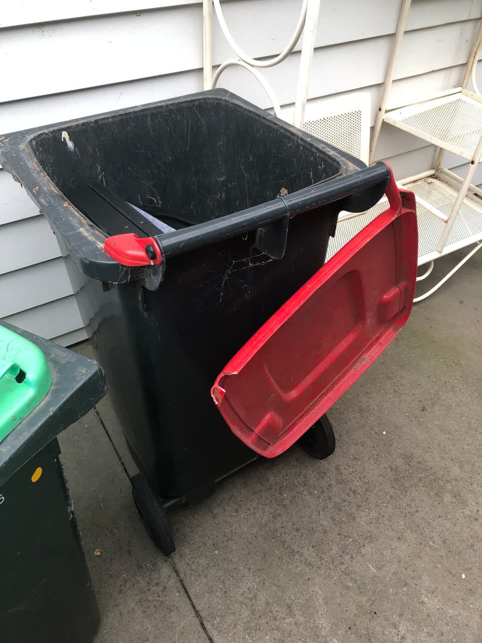 The photograph attached to this rubbish/recycling report
