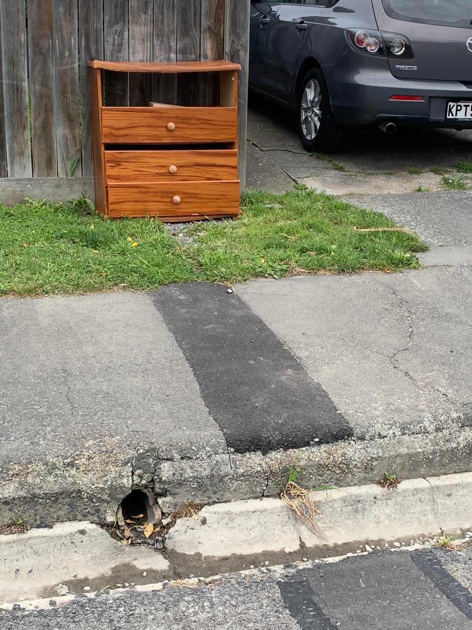 The photograph attached to this rubbish/recycling report