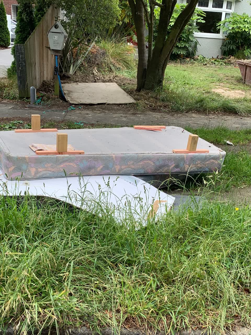 The photograph attached to this rubbish/recycling report
