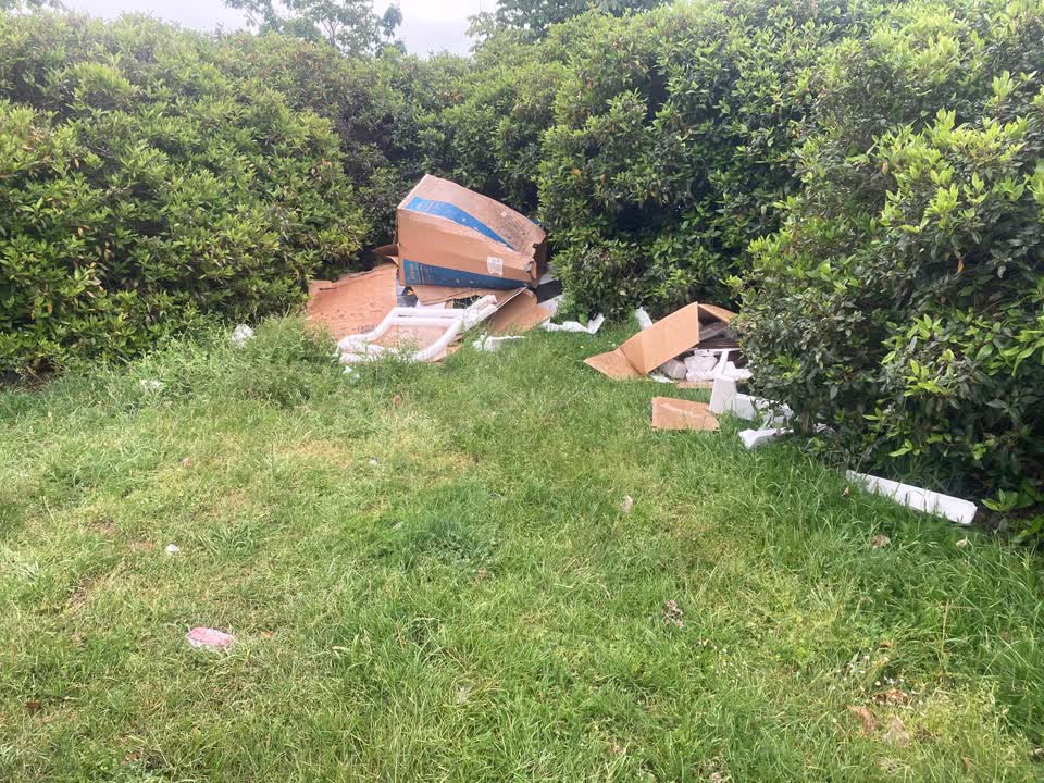The photograph attached to this rubbish/recycling report