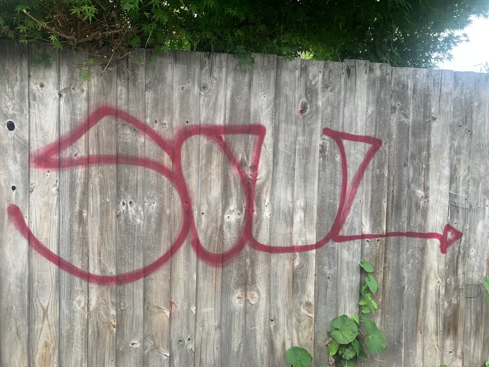 The photograph attached to this graffiti report