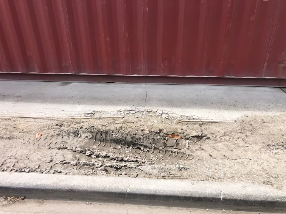 The photograph attached to this roading/streets report