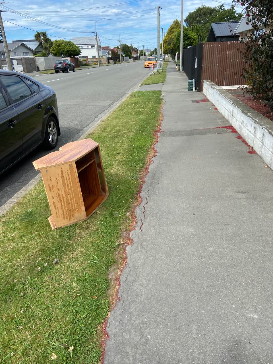 The photograph attached to this rubbish/recycling report