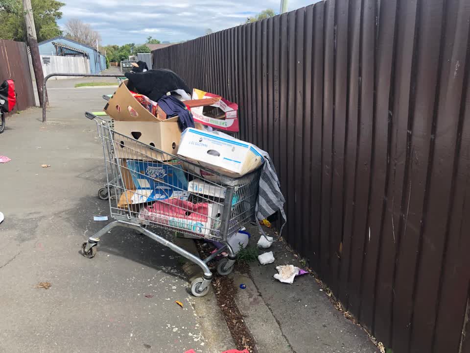 The photograph attached to this rubbish/recycling report