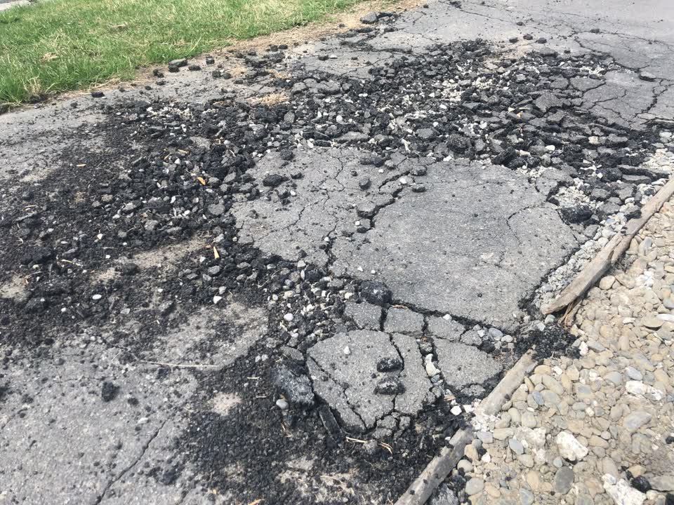 The photograph attached to this roading/streets report
