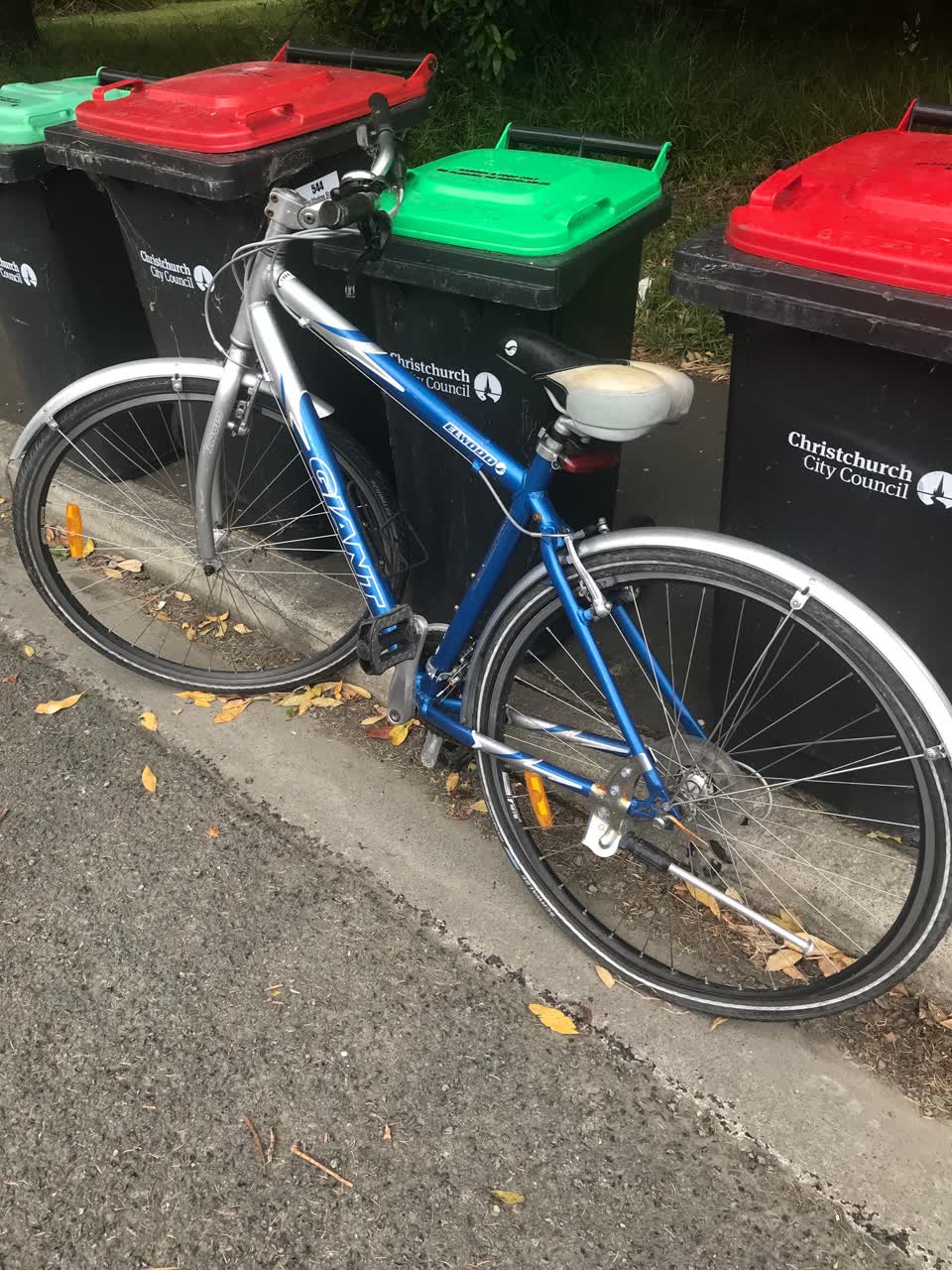 The photograph attached to this rubbish/recycling report