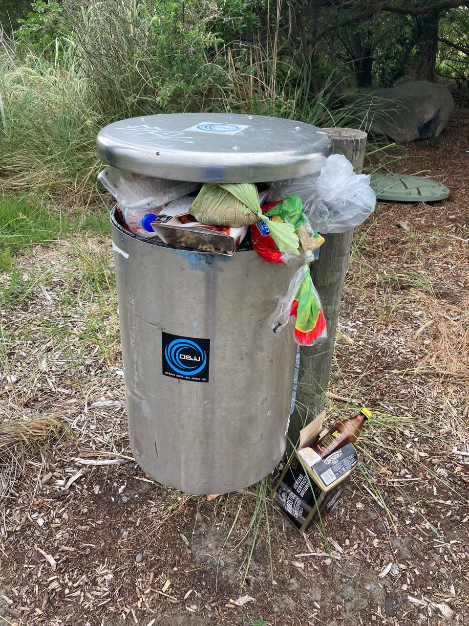 The photograph attached to this rubbish/recycling report