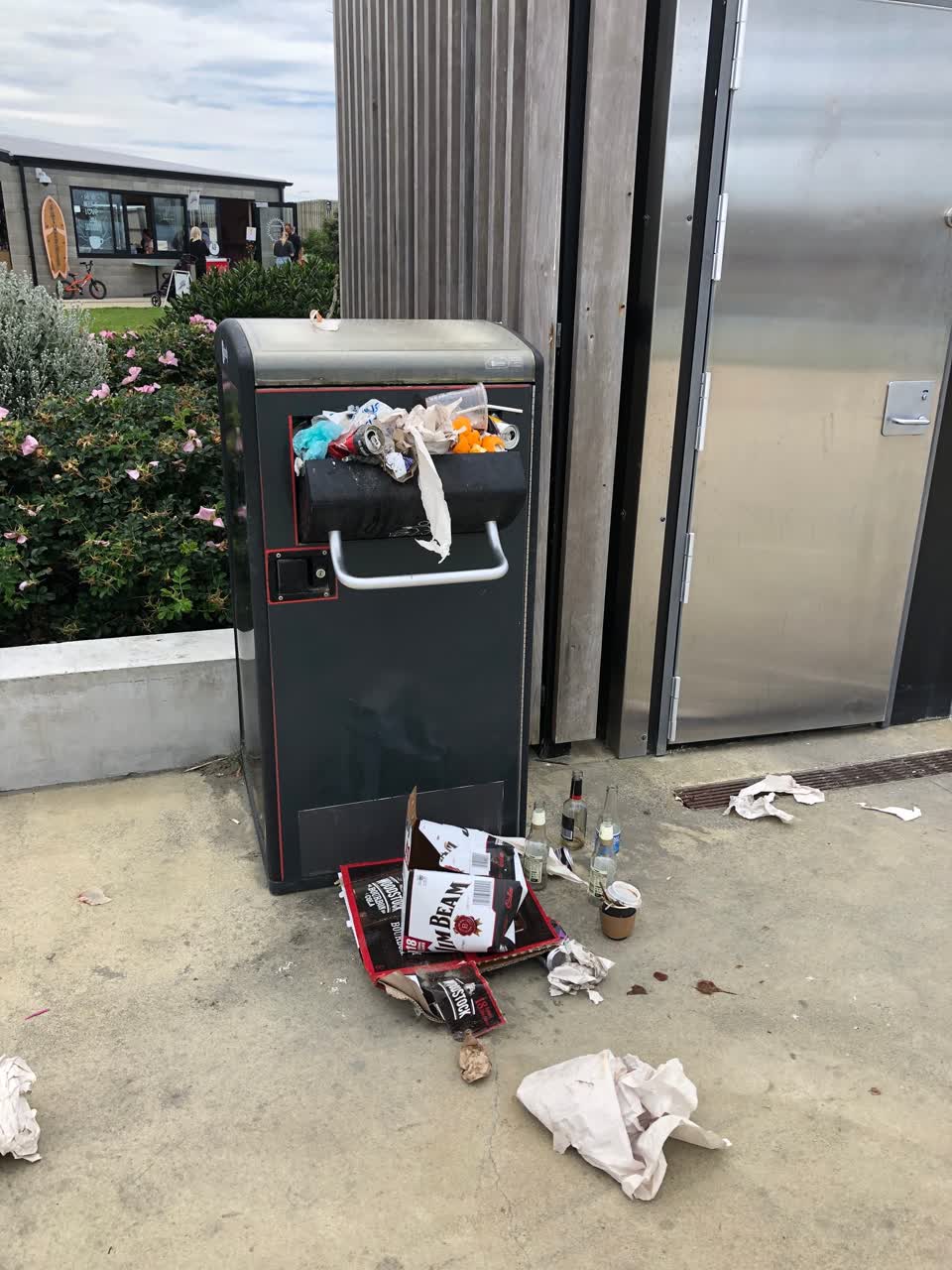The photograph attached to this rubbish/recycling report