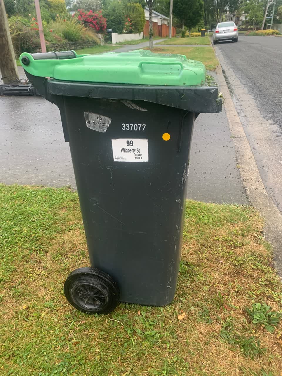The photograph attached to this rubbish/recycling report