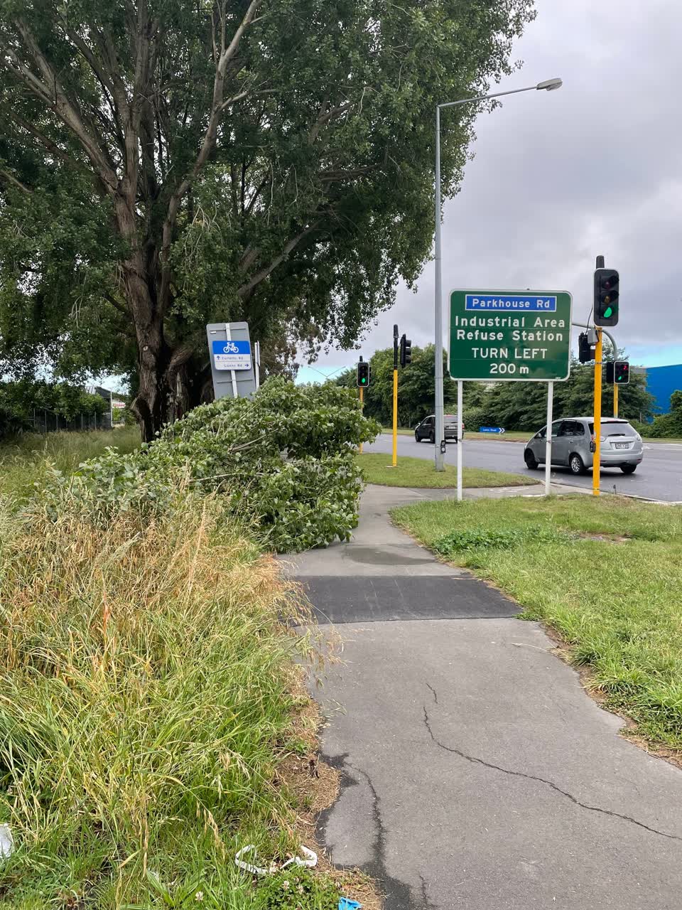 The photograph attached to this roading/streets report