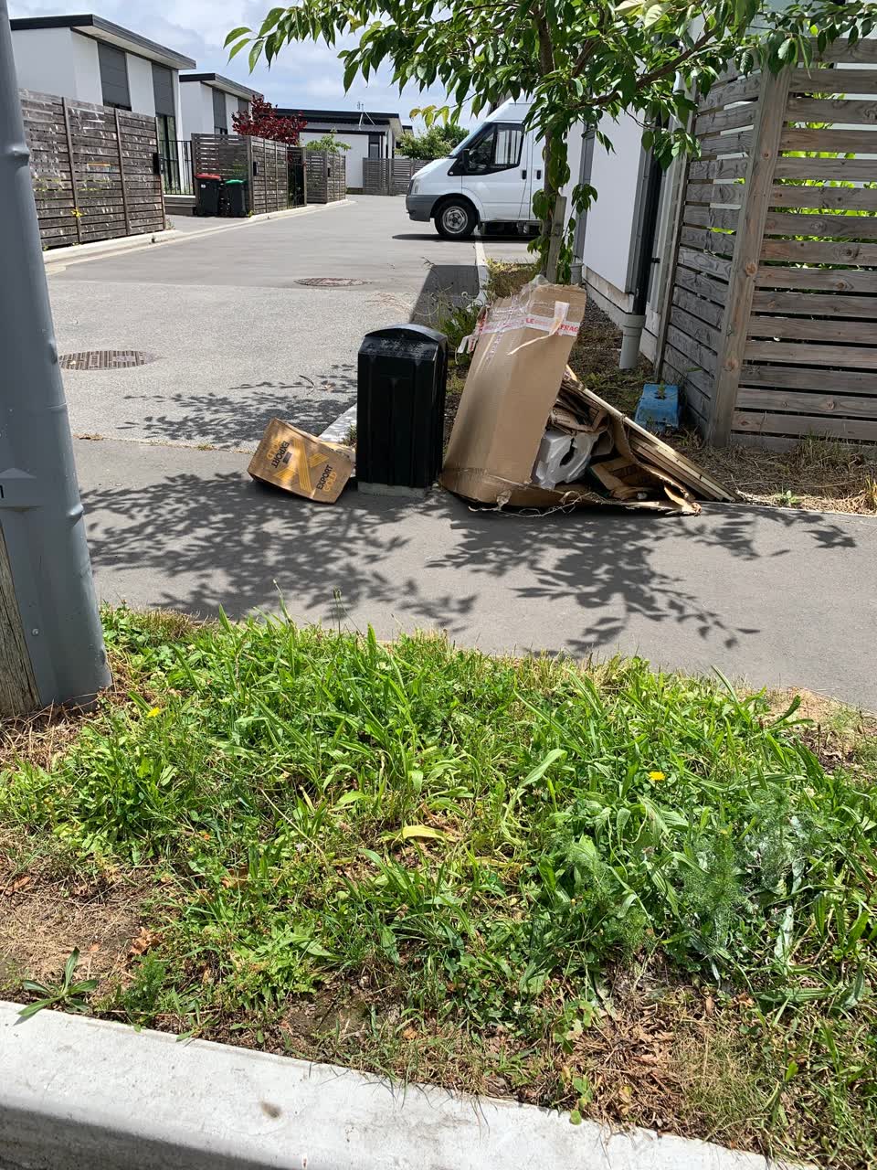 The photograph attached to this rubbish/recycling report