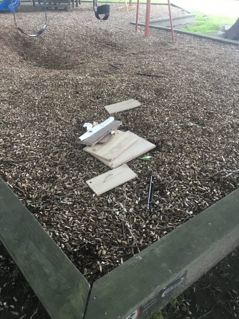 The photograph attached to this rubbish/recycling report