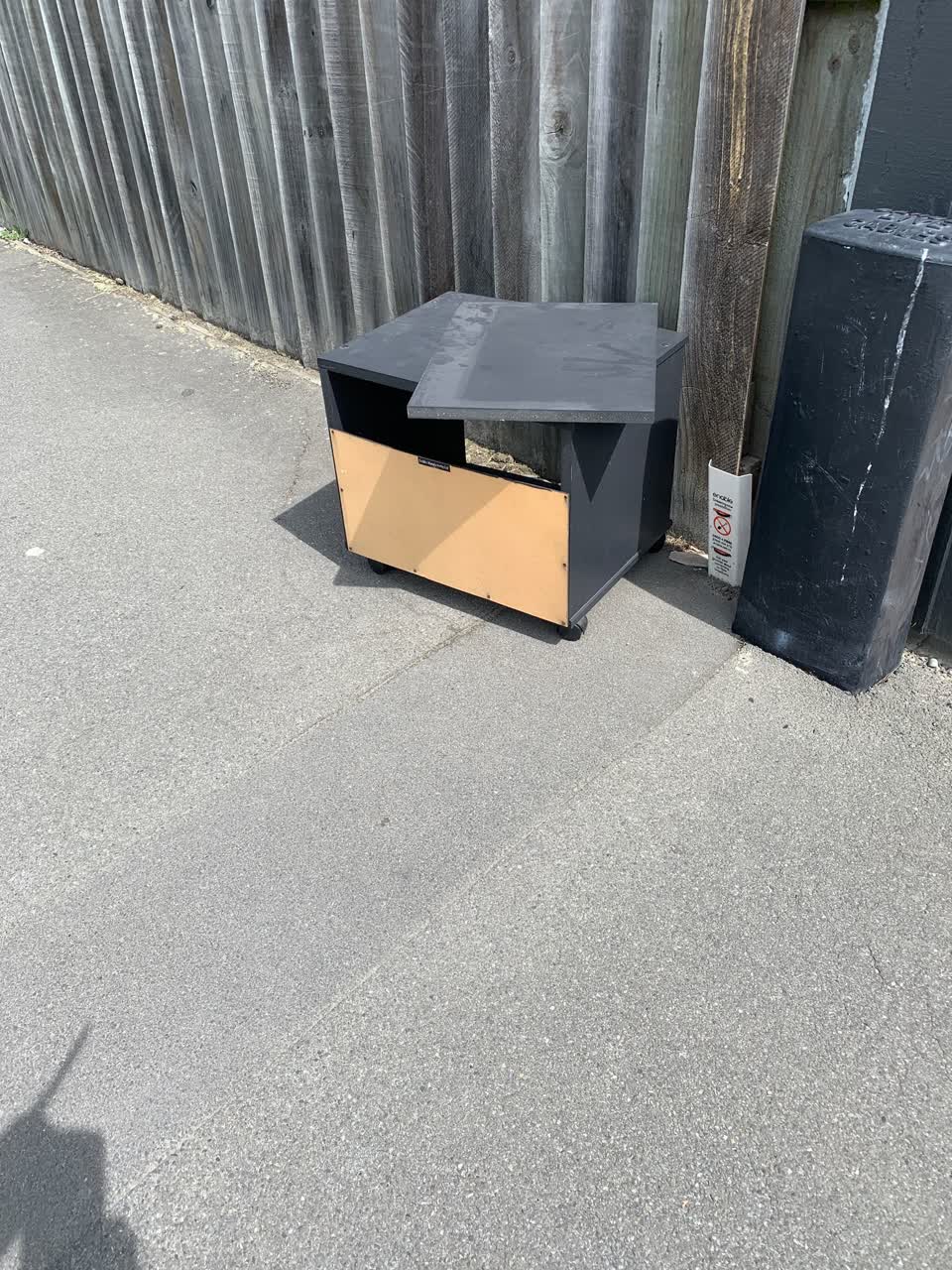 The photograph attached to this rubbish/recycling report