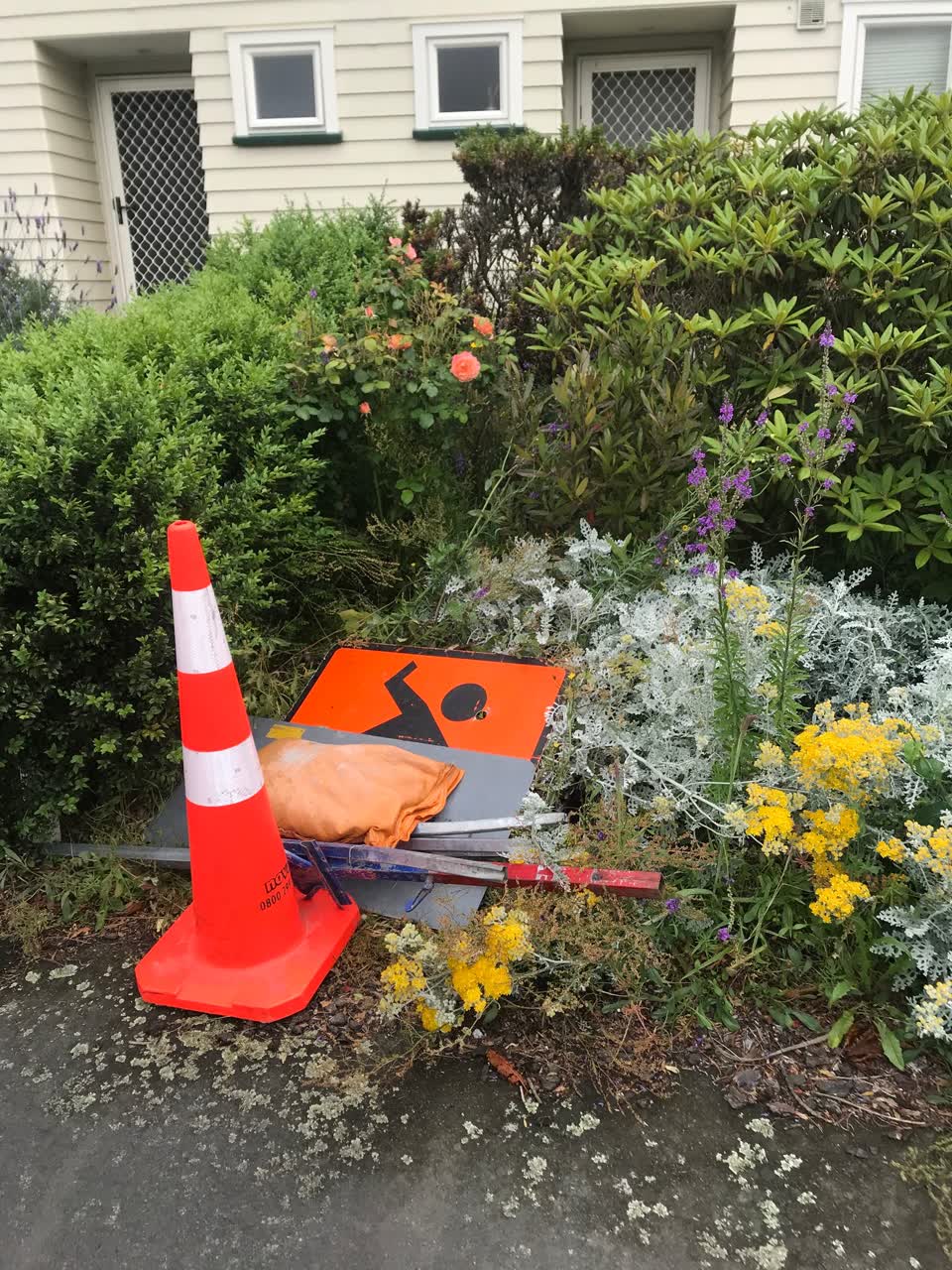 The photograph attached to this roading/streets report