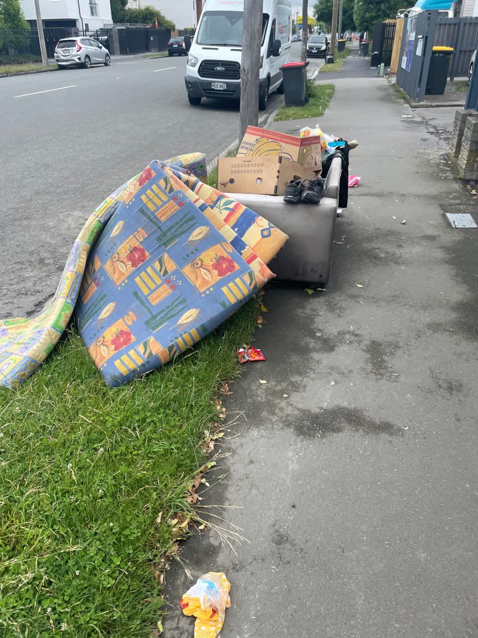 The photograph attached to this rubbish/recycling report