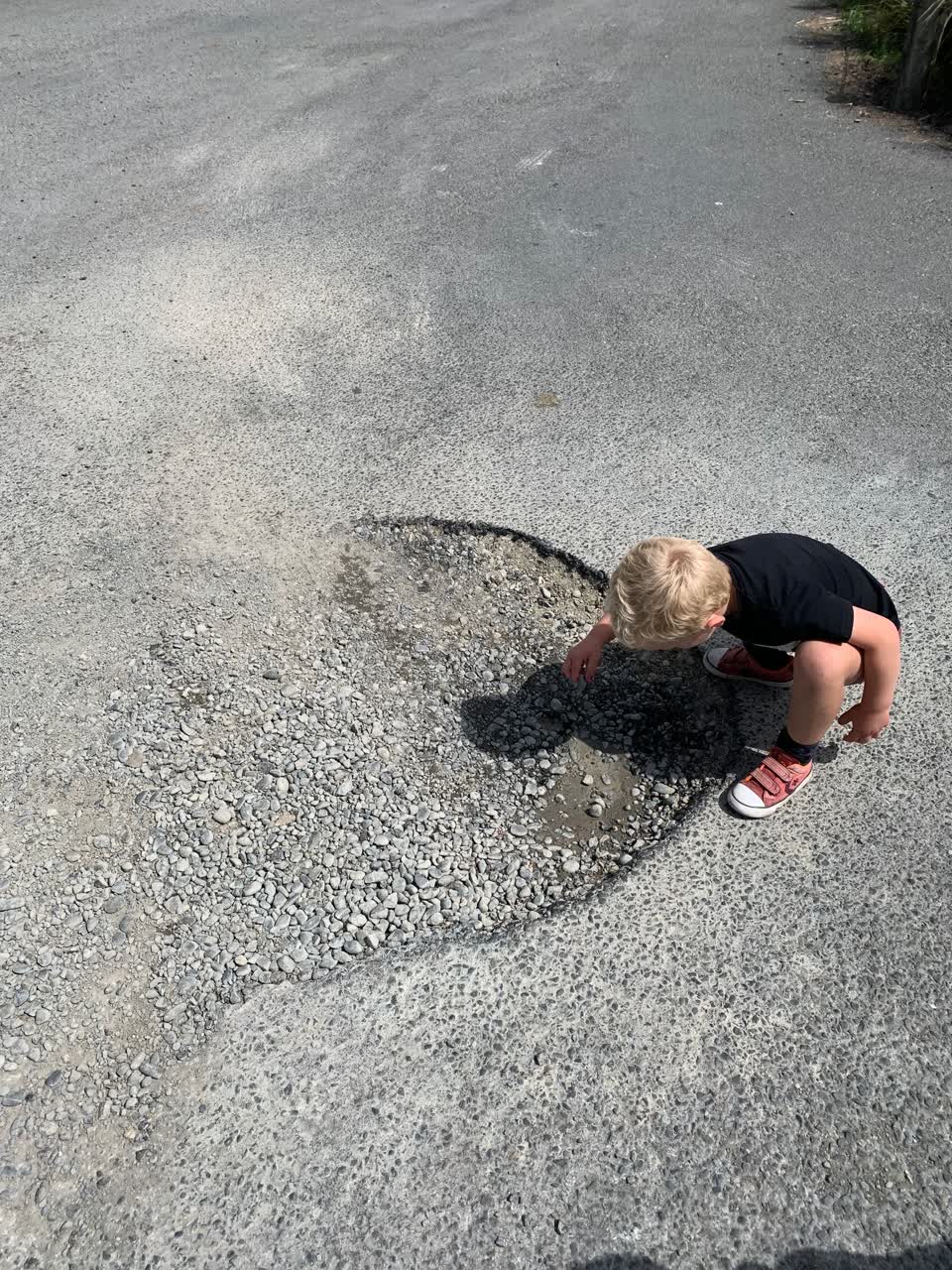 The photograph attached to this roading/streets report