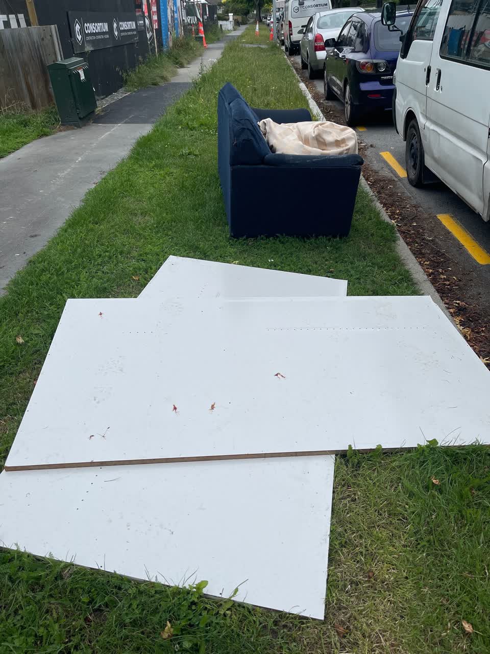 The photograph attached to this rubbish/recycling report